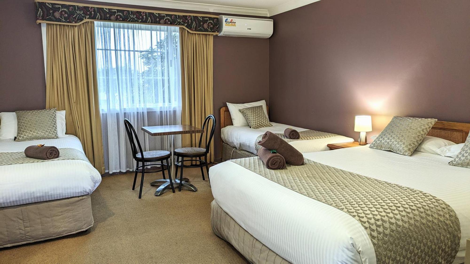 Highlands Motor Inn Оберон Екстер'єр фото
