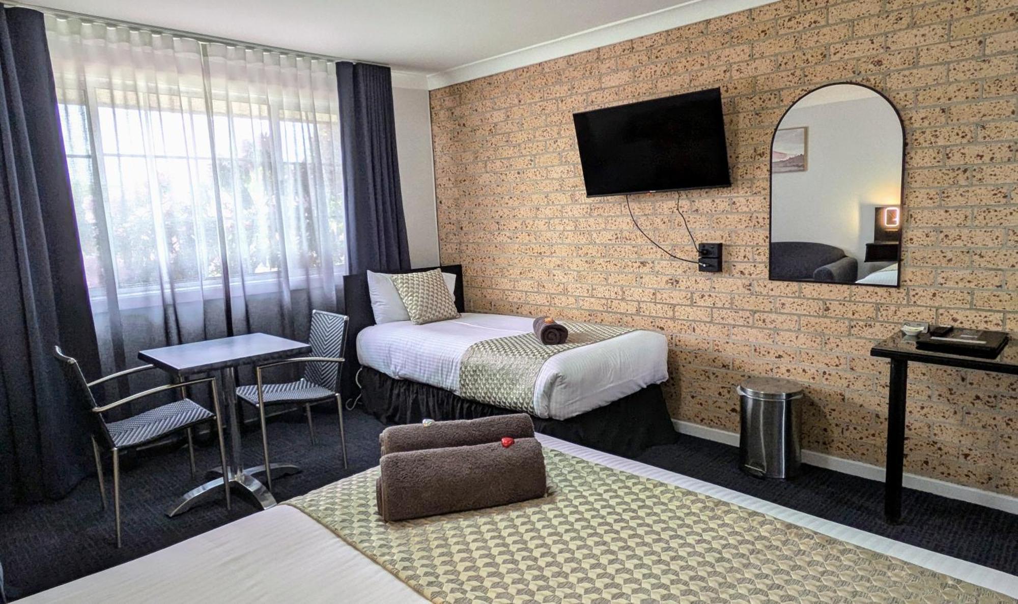 Highlands Motor Inn Оберон Екстер'єр фото